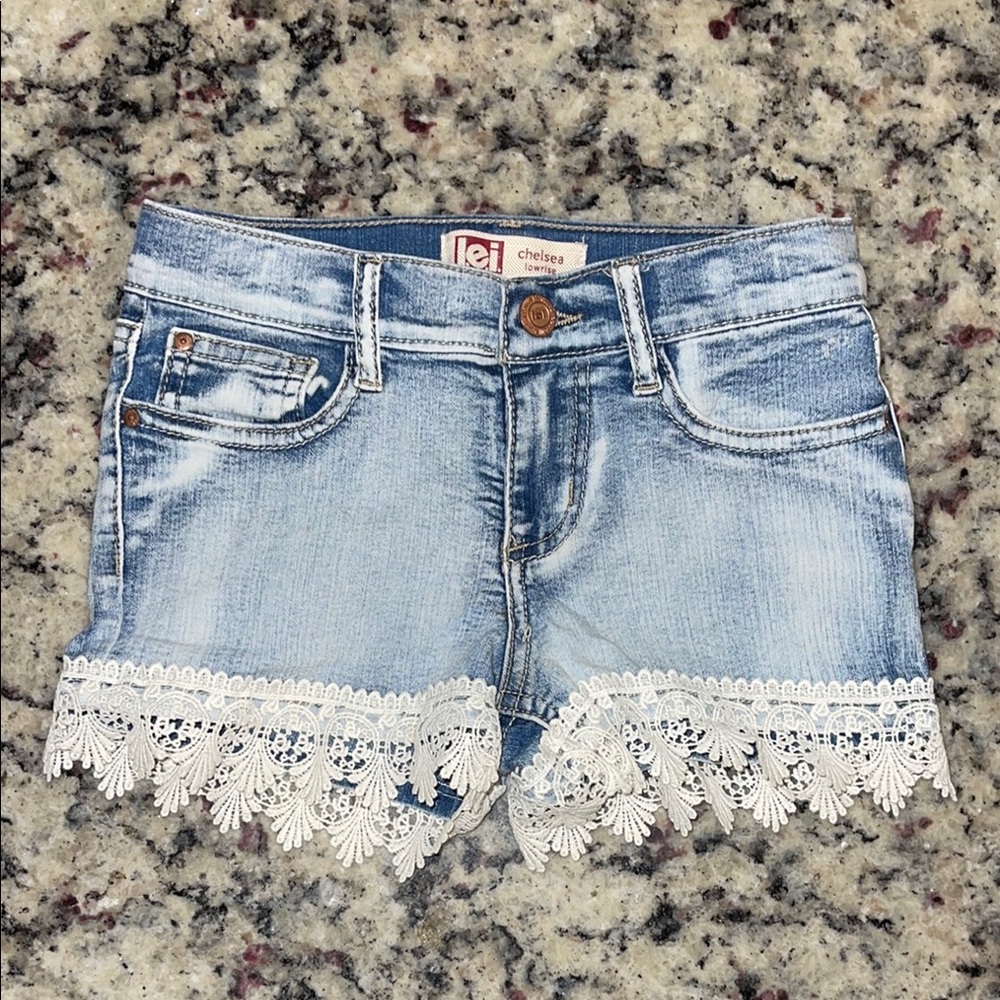 l.e.i. Chelsea Lowrise Denim Shorts with Lace Trim. Girls 7